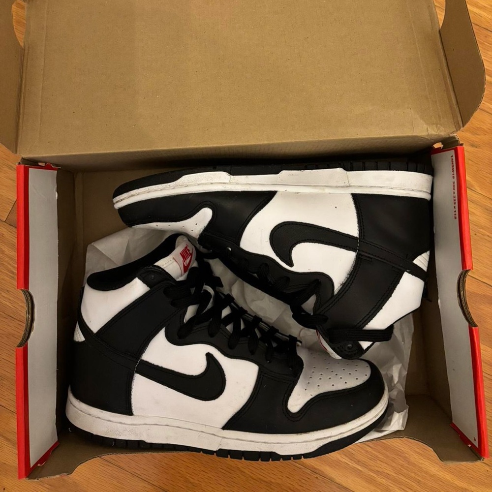 Nike Black and White Sneakers